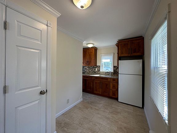 5th image of 140 Wall St APT 1