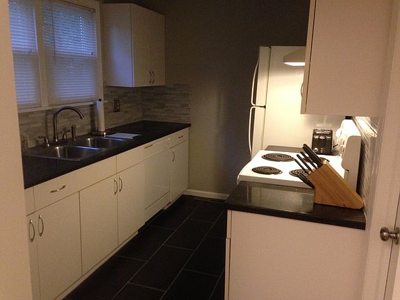 4th image of 7605 Windsor Dr
