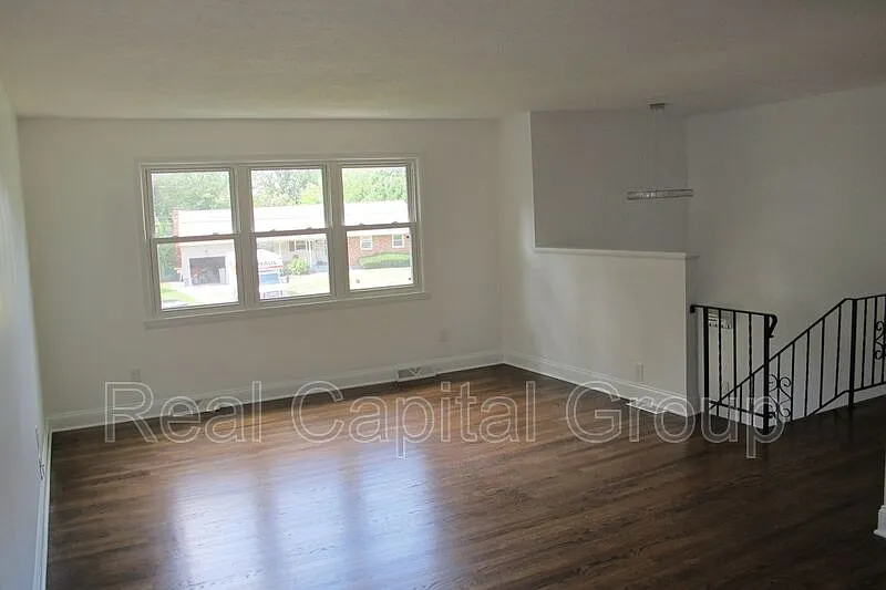 4 bed, 2.0 bath, 1920 sqft, $3,295 — Photo 4