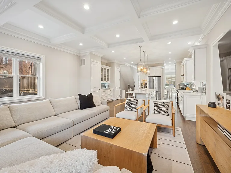 1214 W Fletcher St #11 — Photo 4