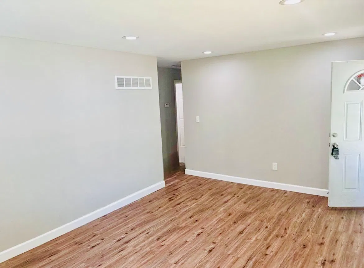 1128 Baron Ave — Photo 1