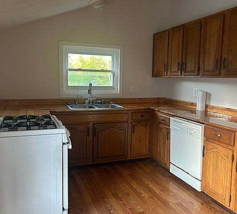 2nd image of 293 Bear Hill Rd #3