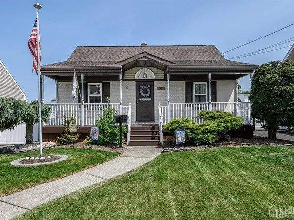 58 Bernard St, Carteret, NJ 07008