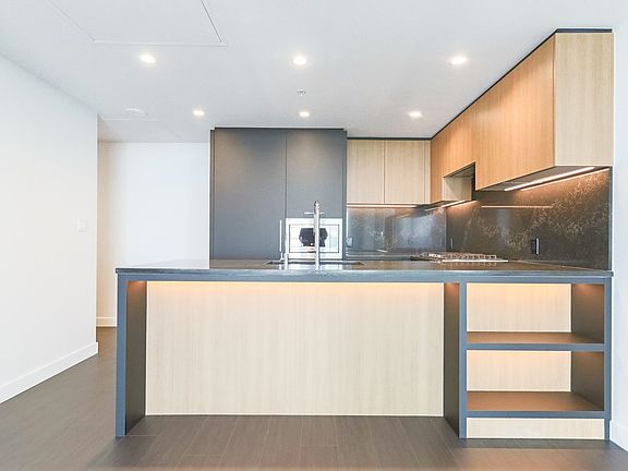 4th image of 6608 Sussex Ave #2401