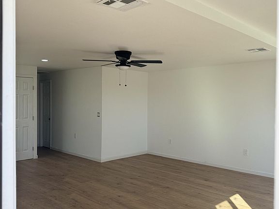 4th image of 532 E VOGEL Avenue