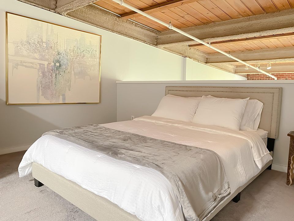Upstairs loft bedroom