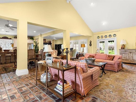 5th image of 4897 Pinevalley Way
