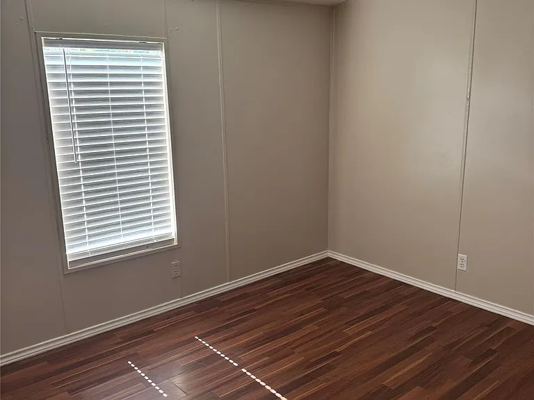 307 Ella Ln — Photo 5