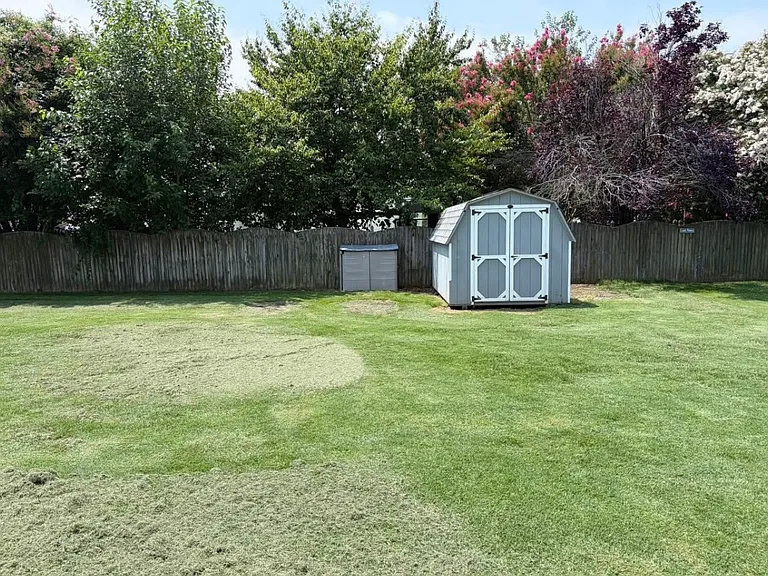 8337 Colony Cir — Photo 17