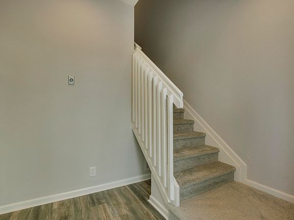 3rd image of 409 Schoolhouse Rd