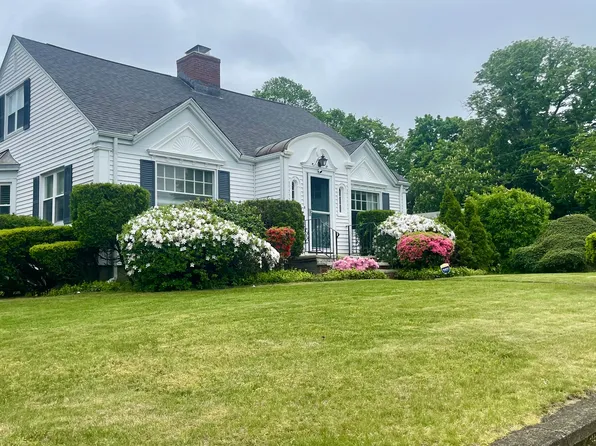 6 Lowell Dr, Johnston, RI 02919