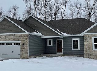 490 Amberley Dr, Uniontown, OH 44685