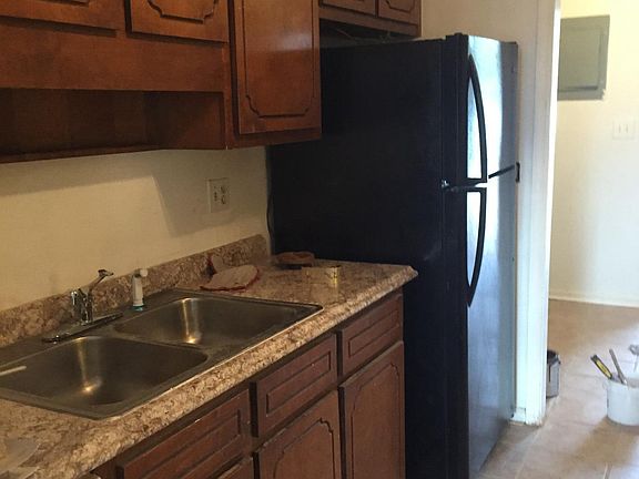 2nd image of 129 Stoneybrooks Pl #A