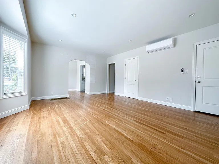 18 N Marengo Ave #A — Photo 5