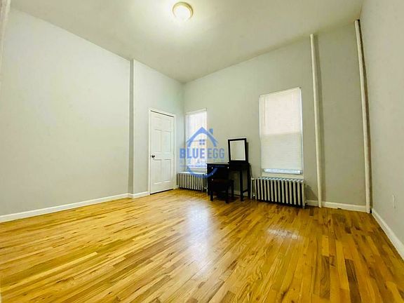 4th image of 901 Willoughby Ave #1B