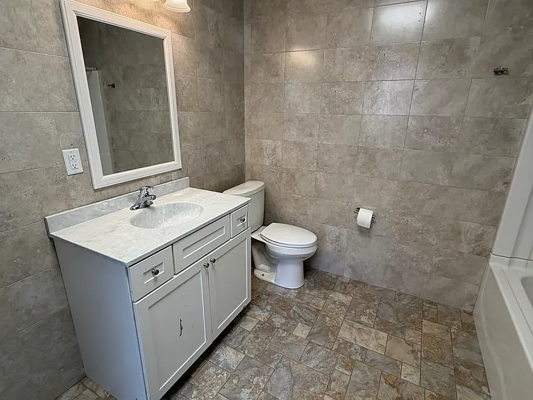 128 Glen St #1 — Photo 3
