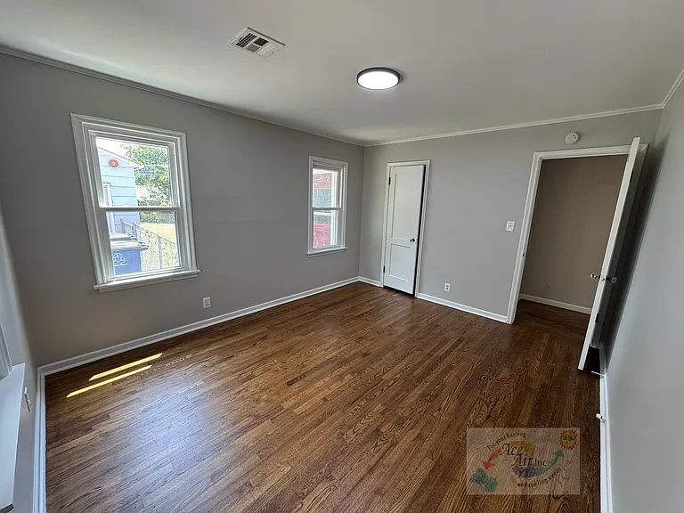 4736 E 5th Pl — Photo 9