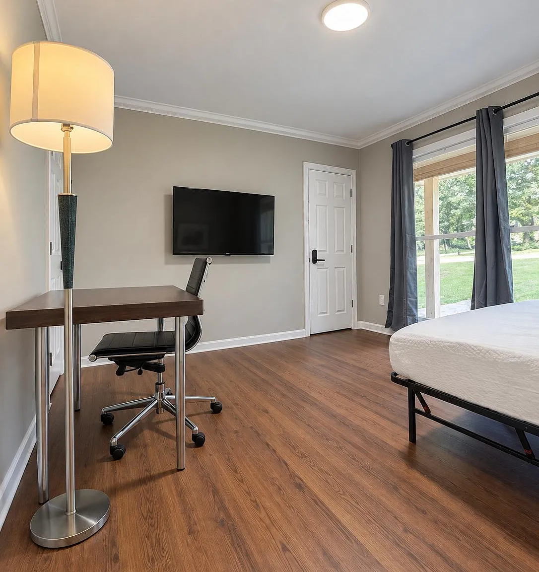 4 bed, 6.0 bath, 4000 sqft, $1,087 — Photo 1