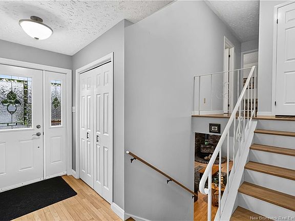 3rd image of 192 Springwater Ln