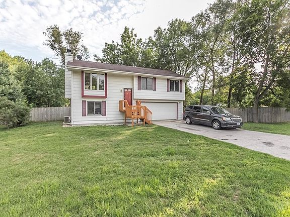 2nd image of 325 Fleetwood Dr