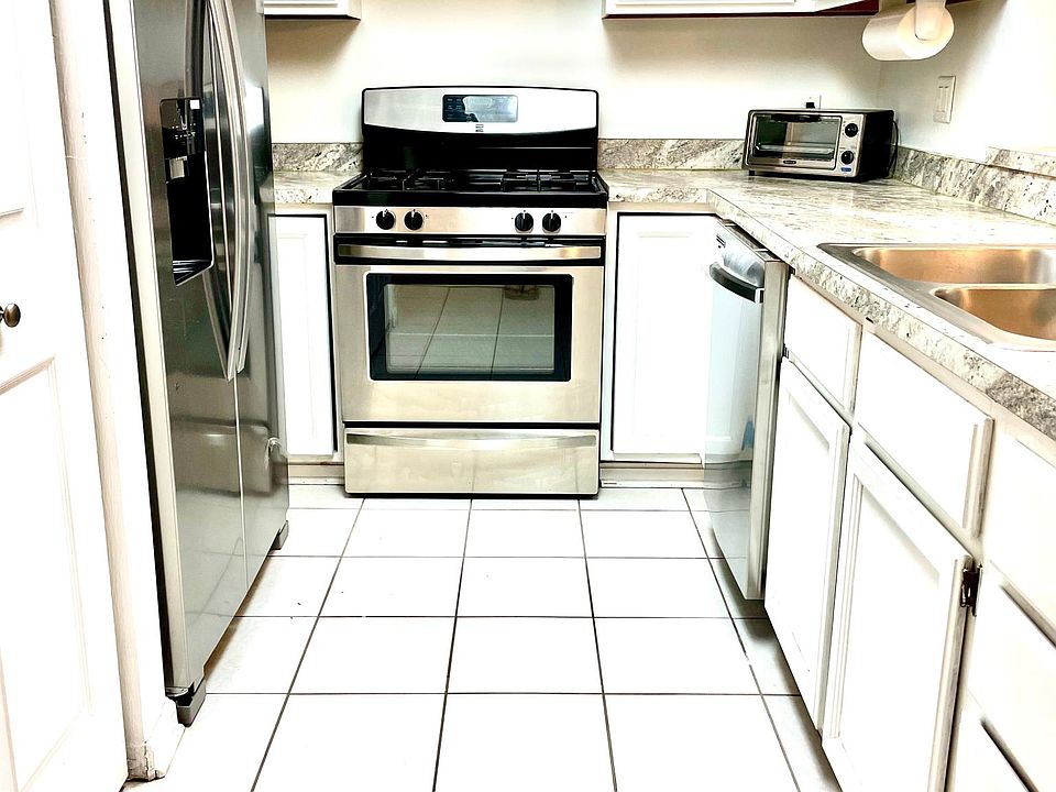1st image of 604 Meredith Ln