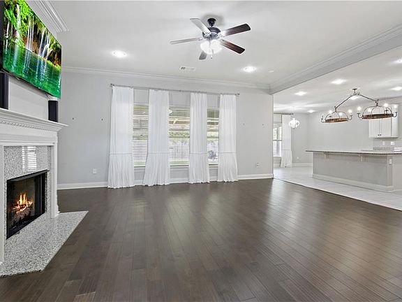 3rd image of 733 English Oak Dr
