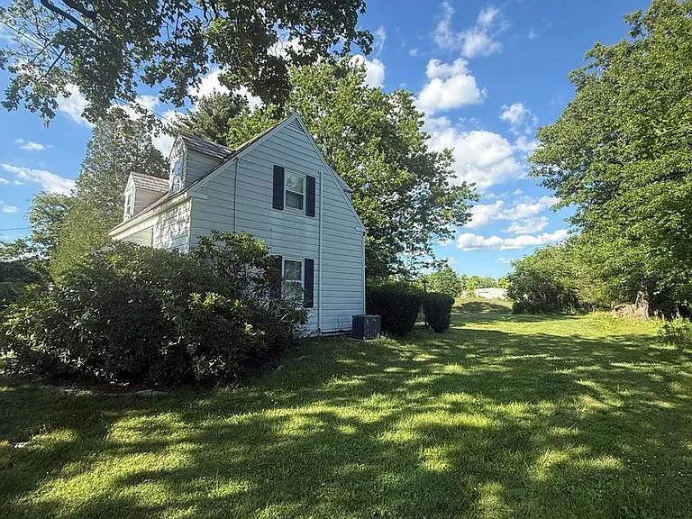 6475 Durham Rd — Photo 3