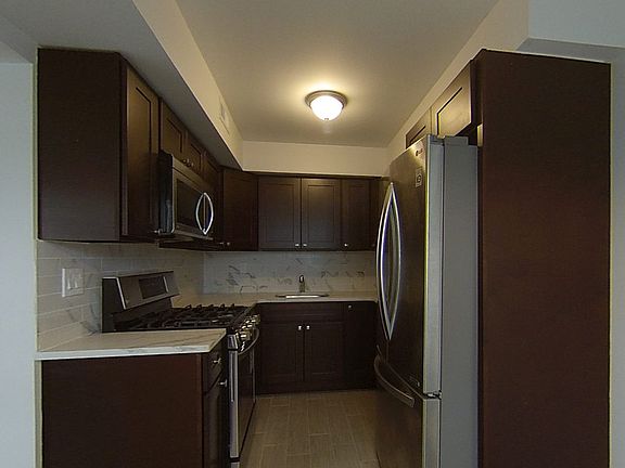 5th image of 10 Walker Dr