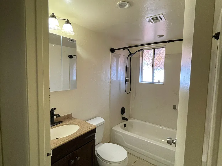 1426 W Delaware St #2 — Photo 9