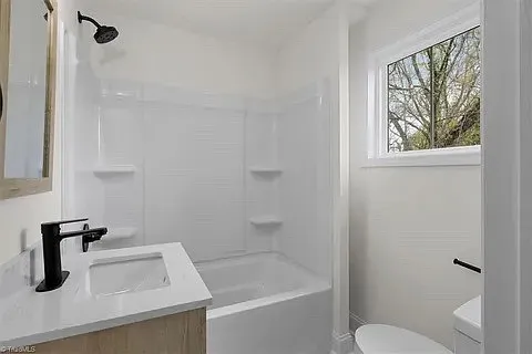 814 Douglas St — Photo 22