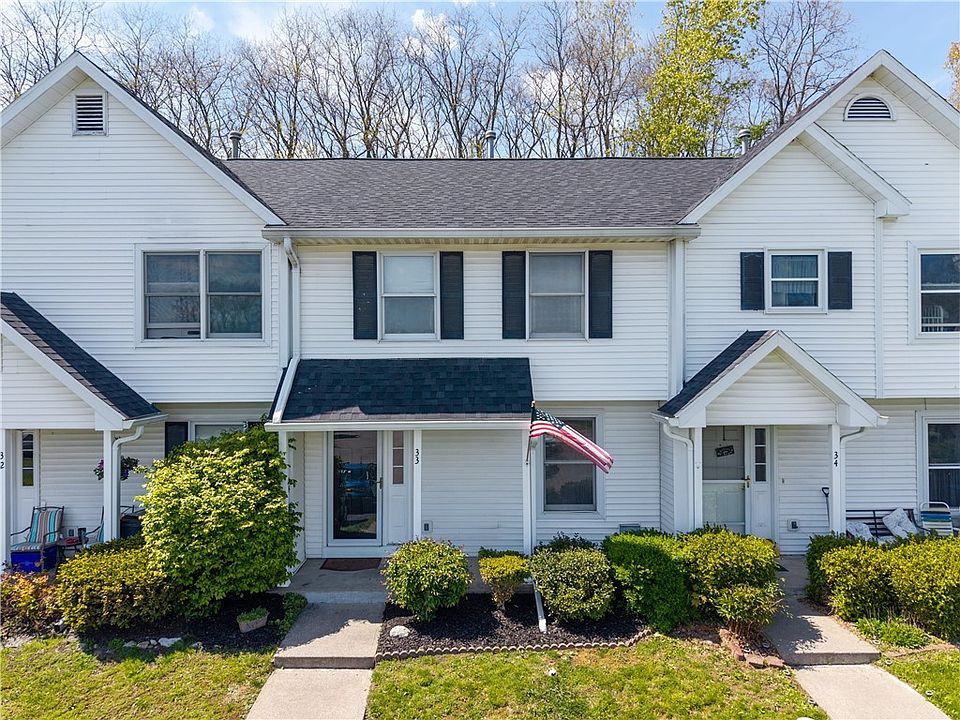 1st image of 33 Old Meadow Ct