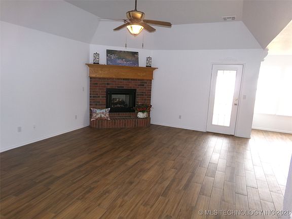 2nd image of 5307 S Redbud Pl W