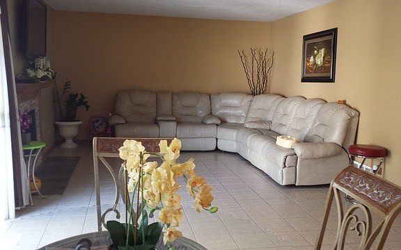 5th image of 1009 Churchill Dr