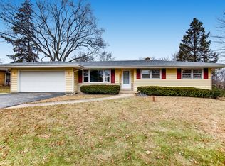 23W484 Woodworth Pl, Roselle, IL 60172