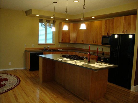 Gourmet kitchen with large island, oak cabinets & pull-outs