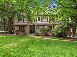 2060 Aldergrove Dr, Allison Park, PA 15101