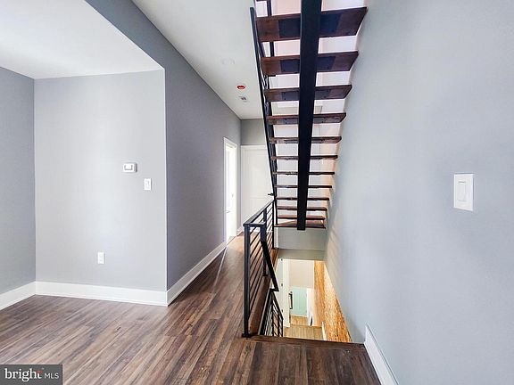 5th image of 429 Tasker St