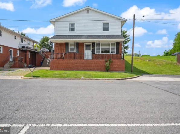 1310 Delaware Ln, Hagerstown, MD 21740