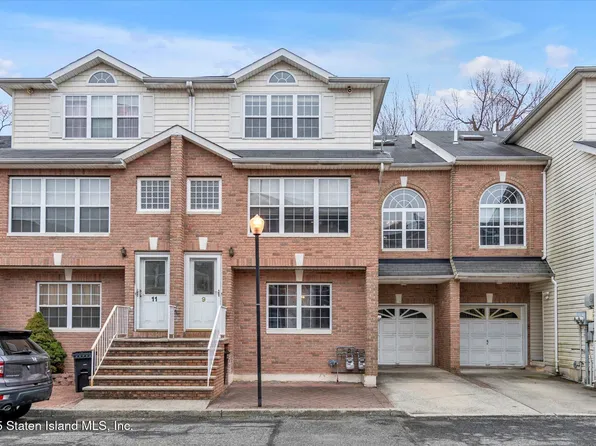 9 Daniella Ct, Staten Island, NY 10314