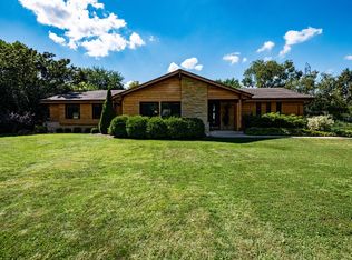 5065 S 102nd St, Greenfield, WI 53228