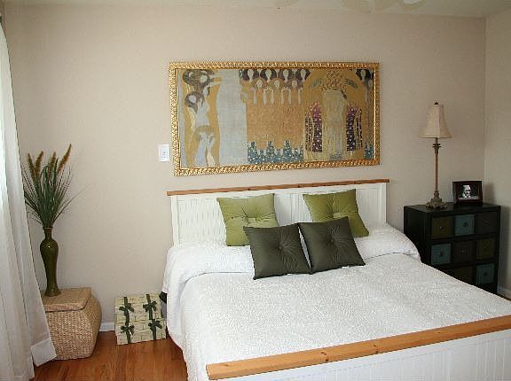 5th image of 878 Hemlock Way