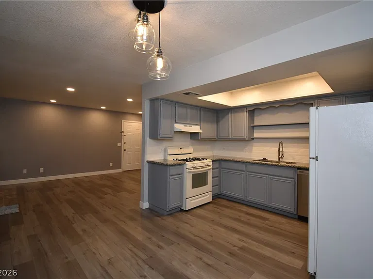 5576 W Rochelle Ave #23C — Photo 5