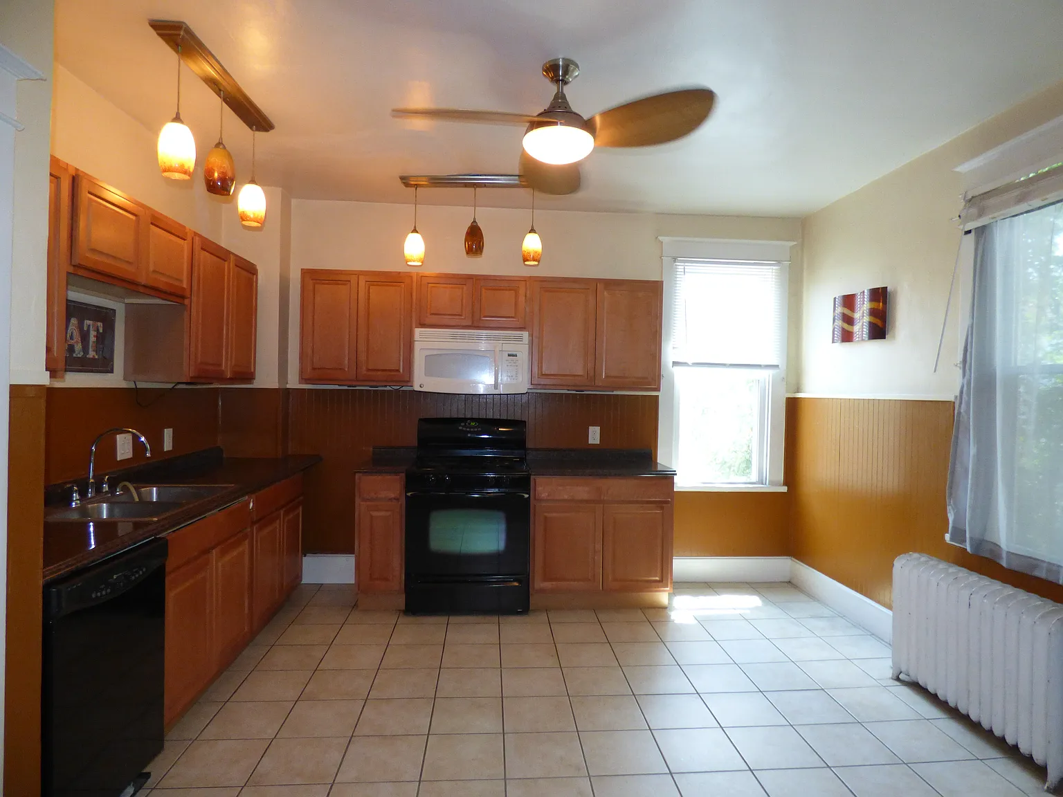 3 bed, 1000 sqft, $1,850 — Photo 2