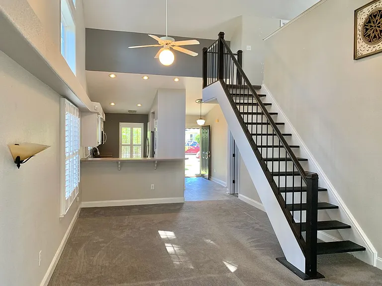 1003 Tomlinson Blvd — Photo 2