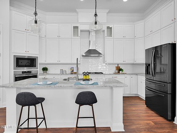 4th image of 560 Parkbluff Cir