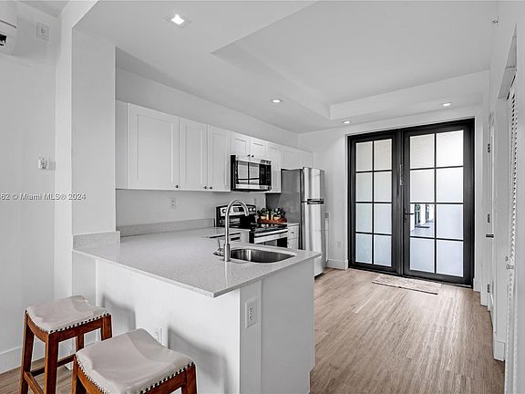 4th image of 4100 SW 64th Ave Unit 206