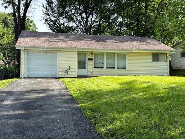 8429 Saint Olaf Dr, Saint Louis, MO 63134