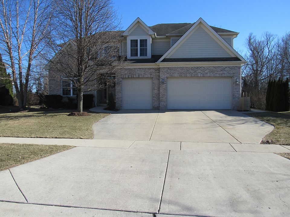 2 story Brick w/hardy board 