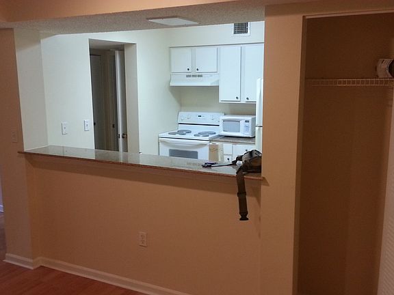 3rd image of 300 Scotia Dr APT 104