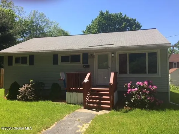20 Garden Court, Troy, NY 12180